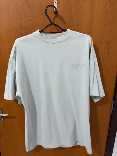 Camiseta Oversized Adidas Basketball Tamanho M