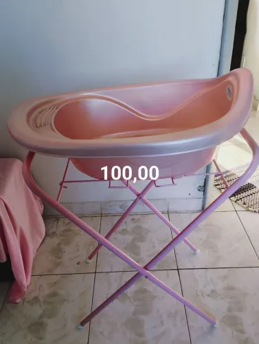 Banheira com suporte de menina 