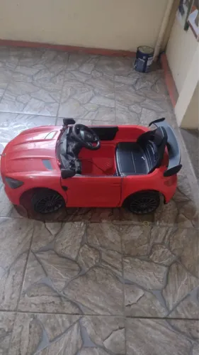 Carrinho infantil elétrico