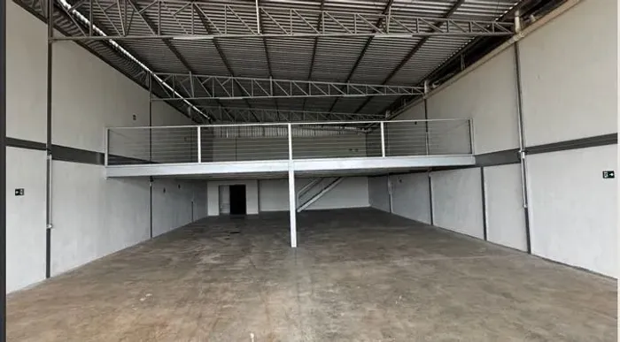Galpão à venda e aluguel na Galeria Splêndido em Uberlândia
