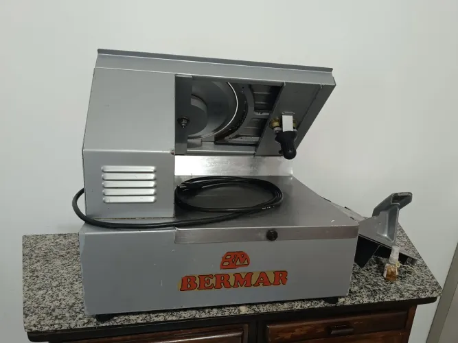 Fatiadora de frios Bermar