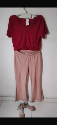 Lok calça com laycra tam .40,42 e blusa tam. Novas