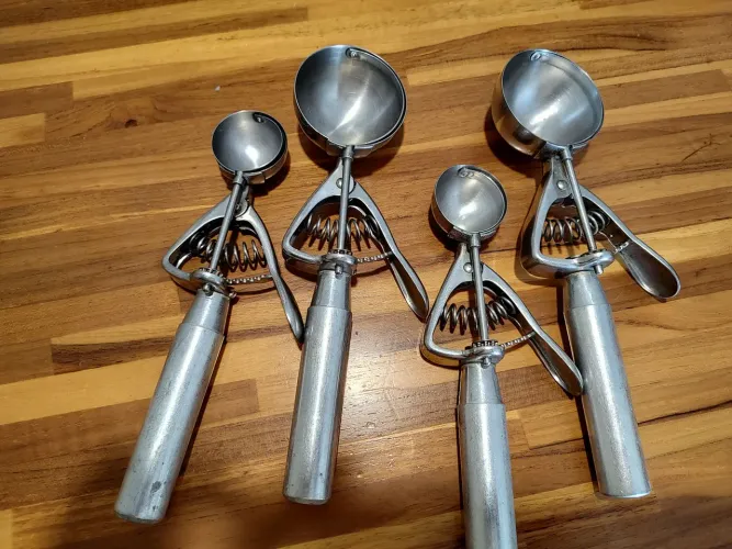Pegadores de sorvete dois tamanhos diferentes