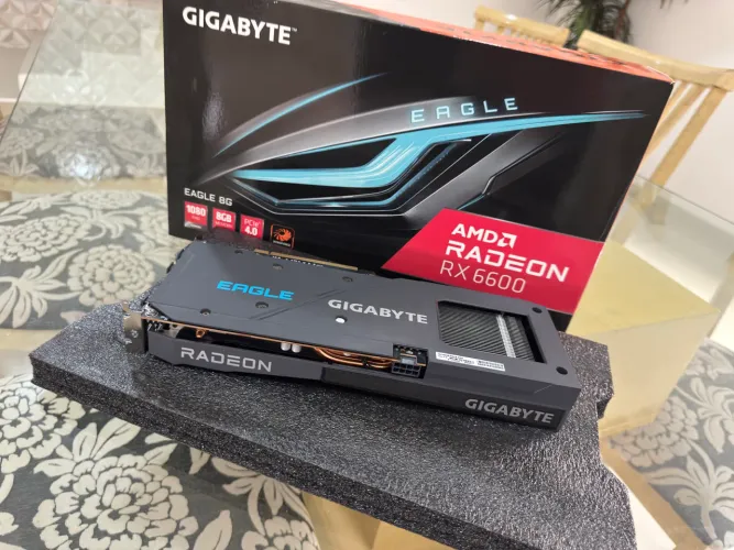 RX 6600 Gigabyte Eagle 8gb triple fan.