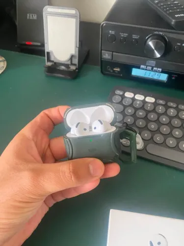 Airpods 4 com Cancelamento de Ruído + capinha protetora ESR 