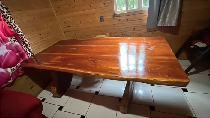 Vendo Mesa Rústica de Cedro