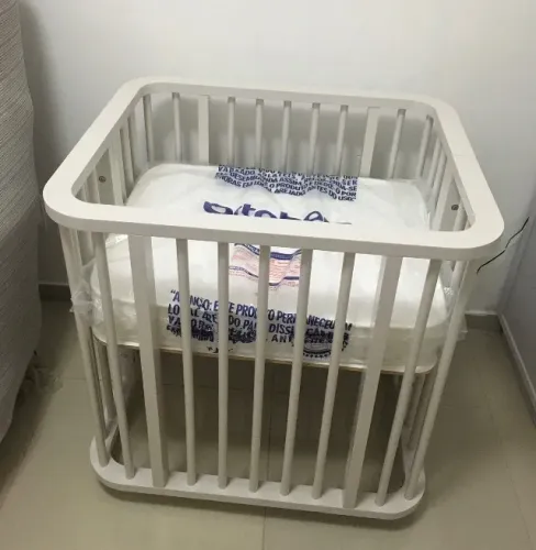 BERÇO QUE VIRA CAMA + 2 COLCHÕES