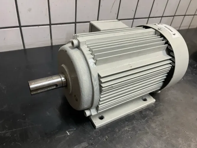 Motor elétrico trifásico 2,55 kW (3,46 cv) 3530 rpm