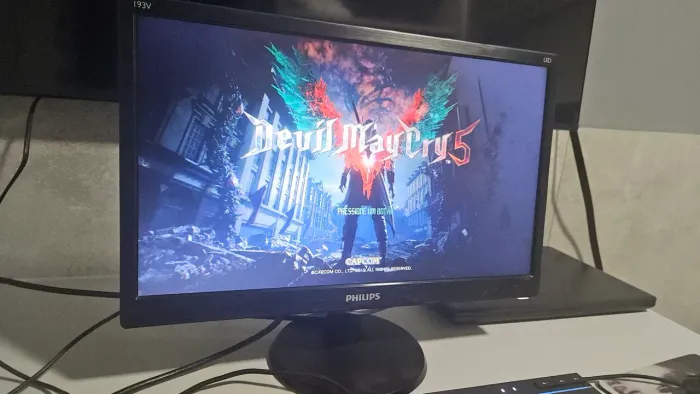 Monitor Philips 19" Widescreen LED HD com HDMI e VGA ? Excelente p/ Trabalho e Jogos