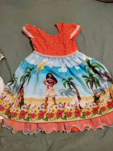Vendo esses três vestidos de criança