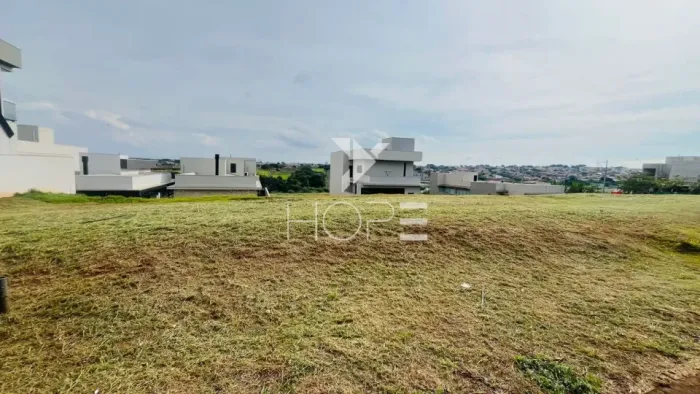 Terreno à venda no Parque Tauá Araguari 262m² em condomínio fechado na Zona Leste de Lond