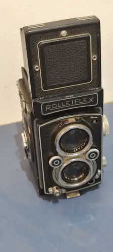 Câmera fotográfica analógica vintage modelo Rolleiflex 3.5 T