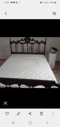 Cama antiga de madeira