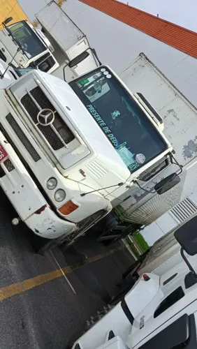 L 1218 truck