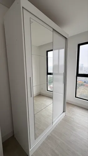 Guarda-Roupa em MDF Branco com Espelho