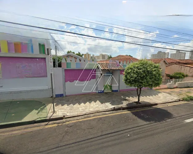 Casa para Locação com 5 Banheiros no Bairro Marília em Marília/SP