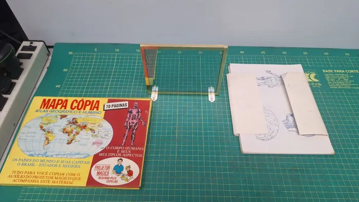 Projetor mágico desenho pelo espelho antigo