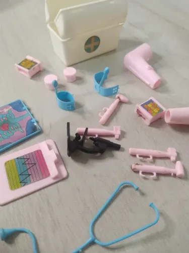 Lote itens barbie médica e ken médico estrela