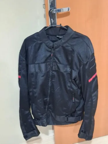 Jaqueta de moto boy  marca X 11 com proteção nas costa e braços 250,00