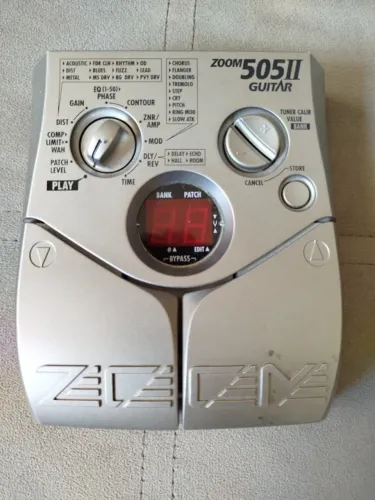 Pedaleira de Guitarra Zoom 505 multi efeitos