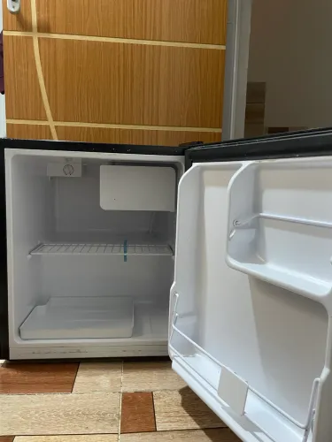 Frigobar Eos Ice Compact 47l Preto Efb50p 110v