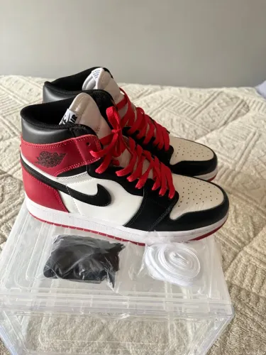 Air Jordan 1 High Black Toe 8,5 (40)