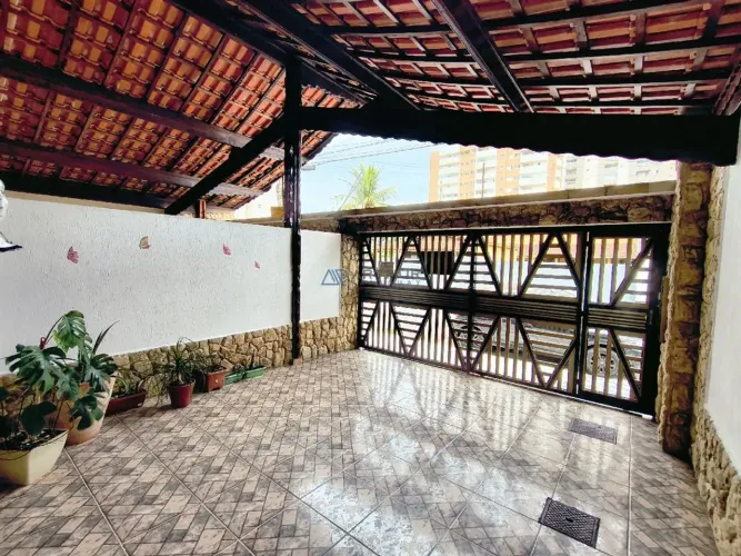 Casa geminada à venda em Praia Grande no Jardim Solemar