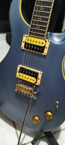 Modelo PRS Com captadores Carlos Santana e tarraxas GOTOH.