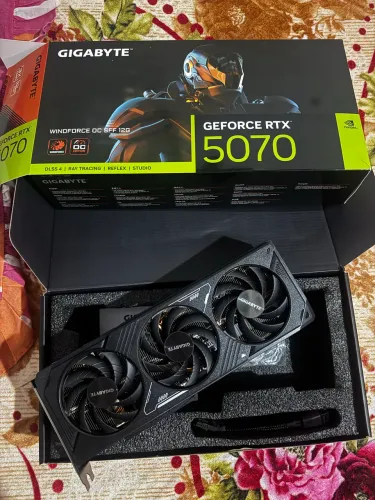 RTX 5070 WINDFORCE OC SFF 12G