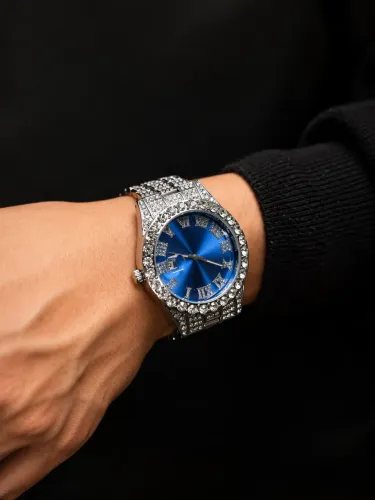 Relógio Masculino Cravejado Prata com Fundo Azul - Estilo Ice