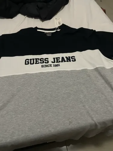 Vendo camiseta Guess Jeans