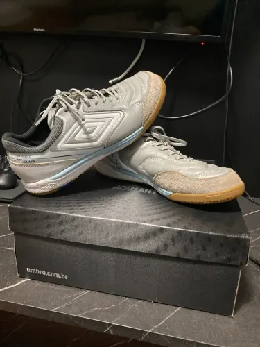Chuteira de futsal umbro adamant tam 42