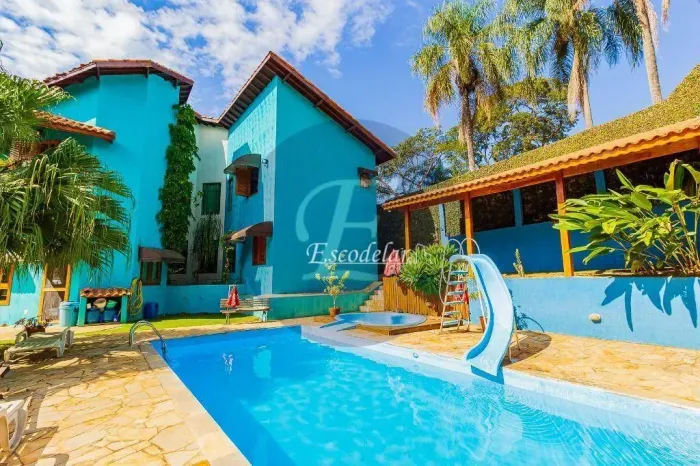 Extraordinária Casa com 4 dormitórios à venda, 750 m² por R$ 2.550.000 - Serra da Cantarei