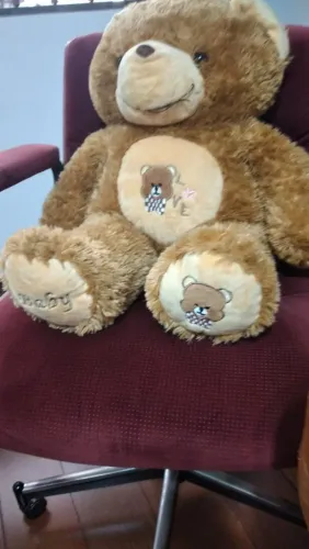 Urso de pelucia 70 cm de altura por 0,50 de largura
