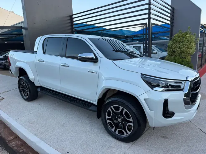 Toyota Hilux CD SRX Plus 4X4 2.8 TDI Die. Aut. 2024