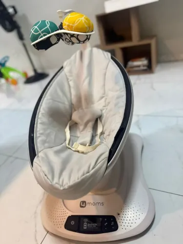 Cadeira de balanço automática da marca 4moms