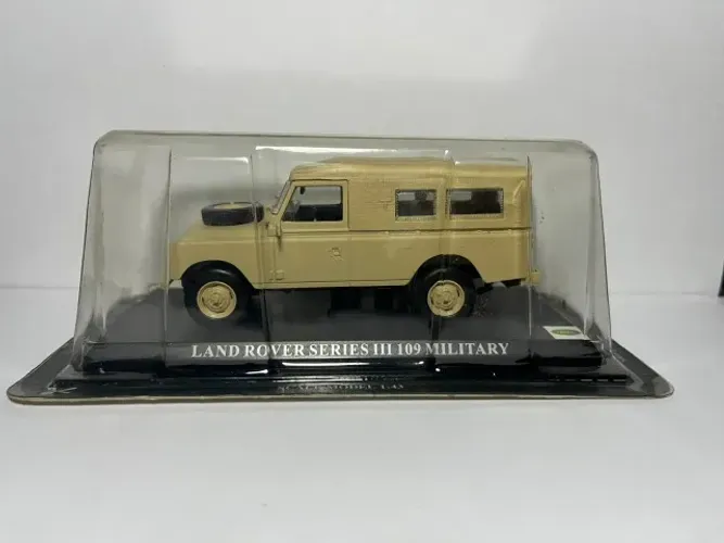 Miniatura Land Rover Series III 109 Military 1:43 Auto Collection Edição 54 - Lacrada
