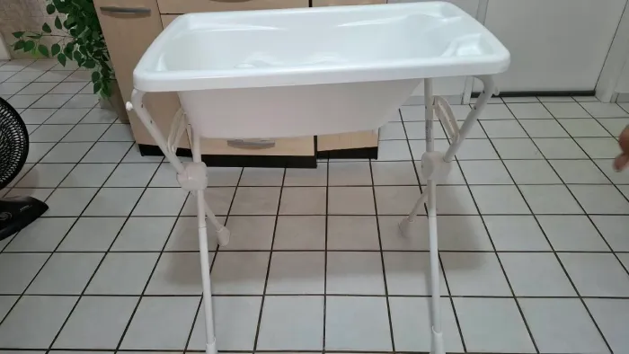 Banheira de bebê com suporte