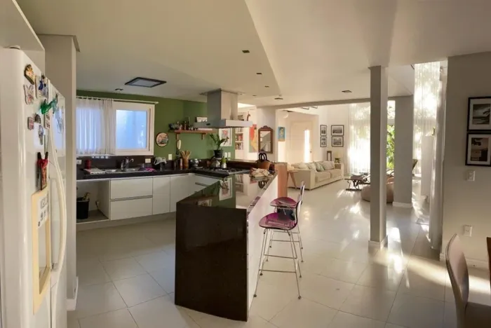 Casa de 2 dormitórios à venda no Sambaqui