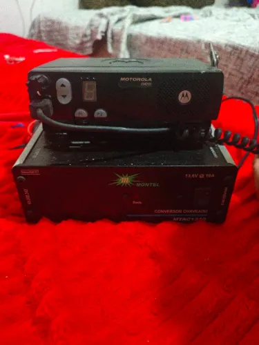 Motorola EM200 Montel MTAC1210 (13,6V @ 10A).