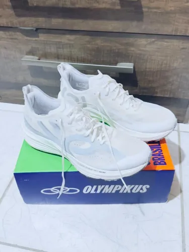 Tênis Olympikus corre 3 na cor branco com prata tamanho 44