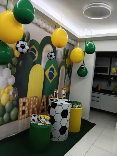 Vendo uma tela aniversário  de 2,50 alt.por 3 m cop