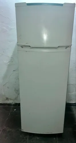eladeira Consul Frost Free 334L 220V - Freezer Funciona, Geladeira Não