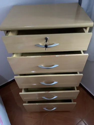 Cômoda e mesa de cabeceira