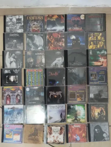 Coleção de CDs e DVDs de Metal Cristão
