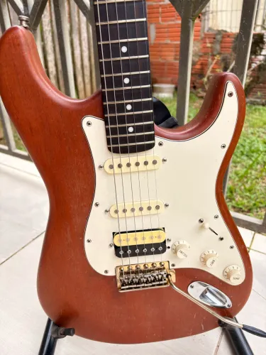 Guitarra Stratocaster Luthier HSS