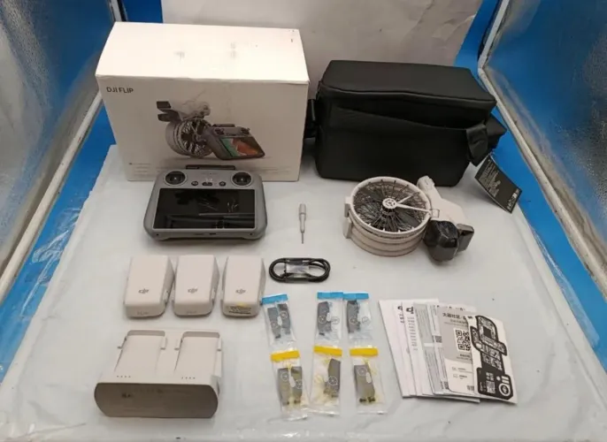DJI Flip - novo, usado apenas 5x. - controle com tela + 3 baterias.