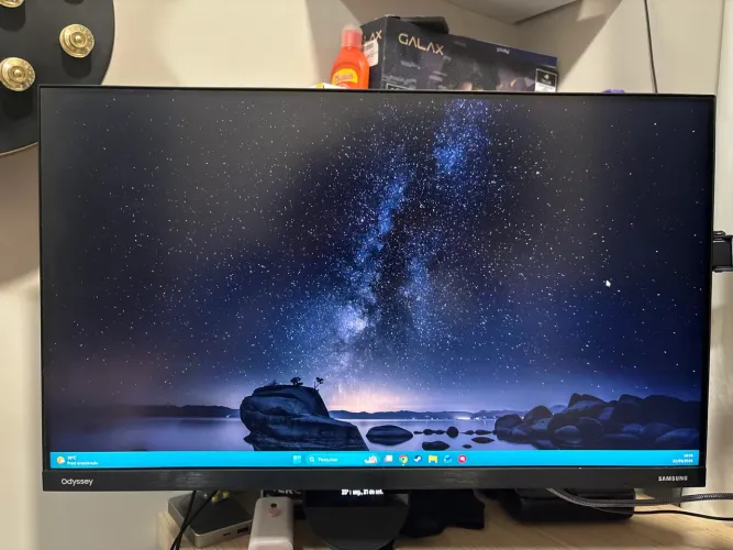Monitor Samsung Odyssey g30b