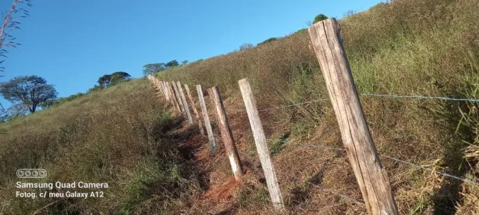 SÍTIO A 200 METROS DA RODOVIA EM CARMO DE MINAS 3 HECTARES COM ÁGUA