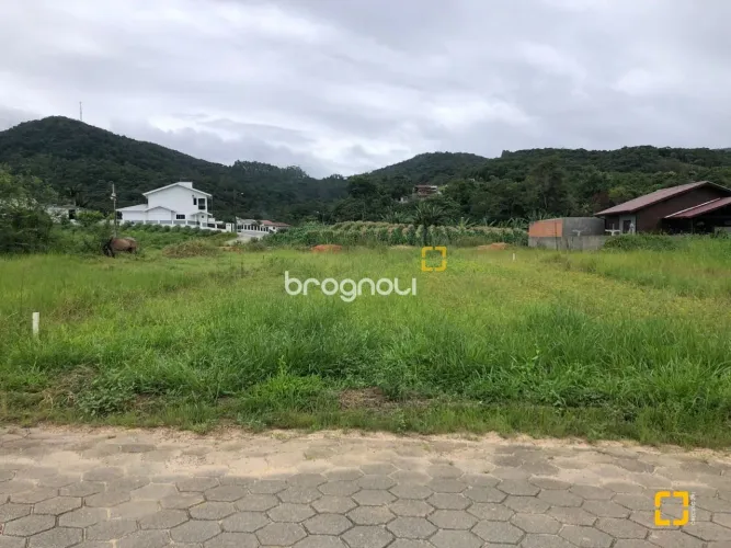 BROGNOLI VENDE - TERRENO EM LOTEAMENTO NO CENTRO DE ÁGUAS MORNAS/SC